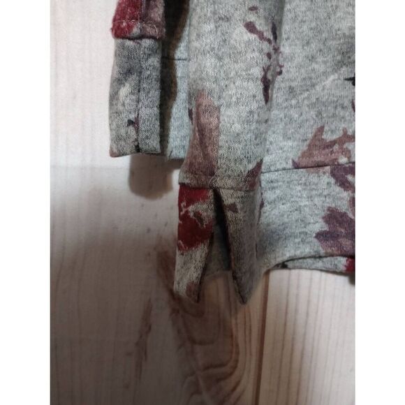 Ellen Tracy Shirt Ladies Extra Large Gray Red Floral Knit Light Weight Floral So - Picture 4 of 8